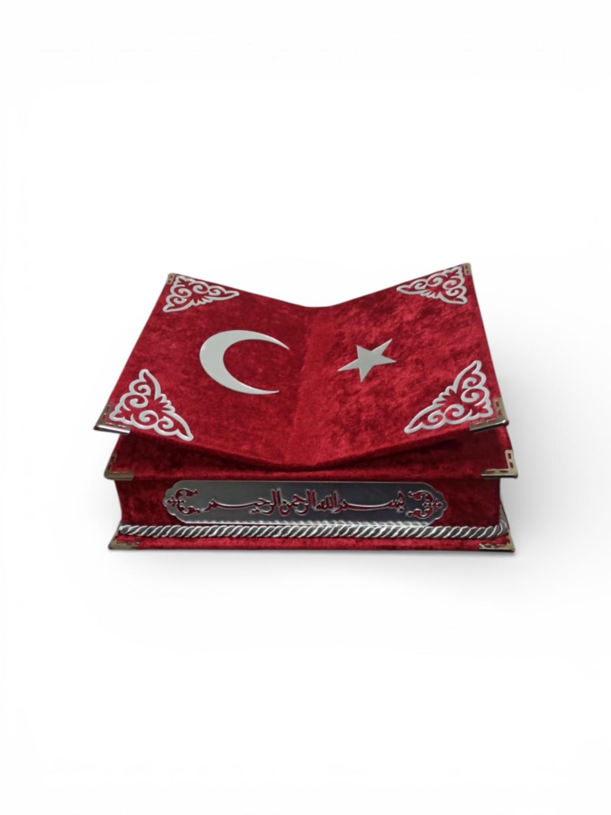 MKT KADİFE RAHLELİ TÜRK BAYRAKLI KURAN OMR